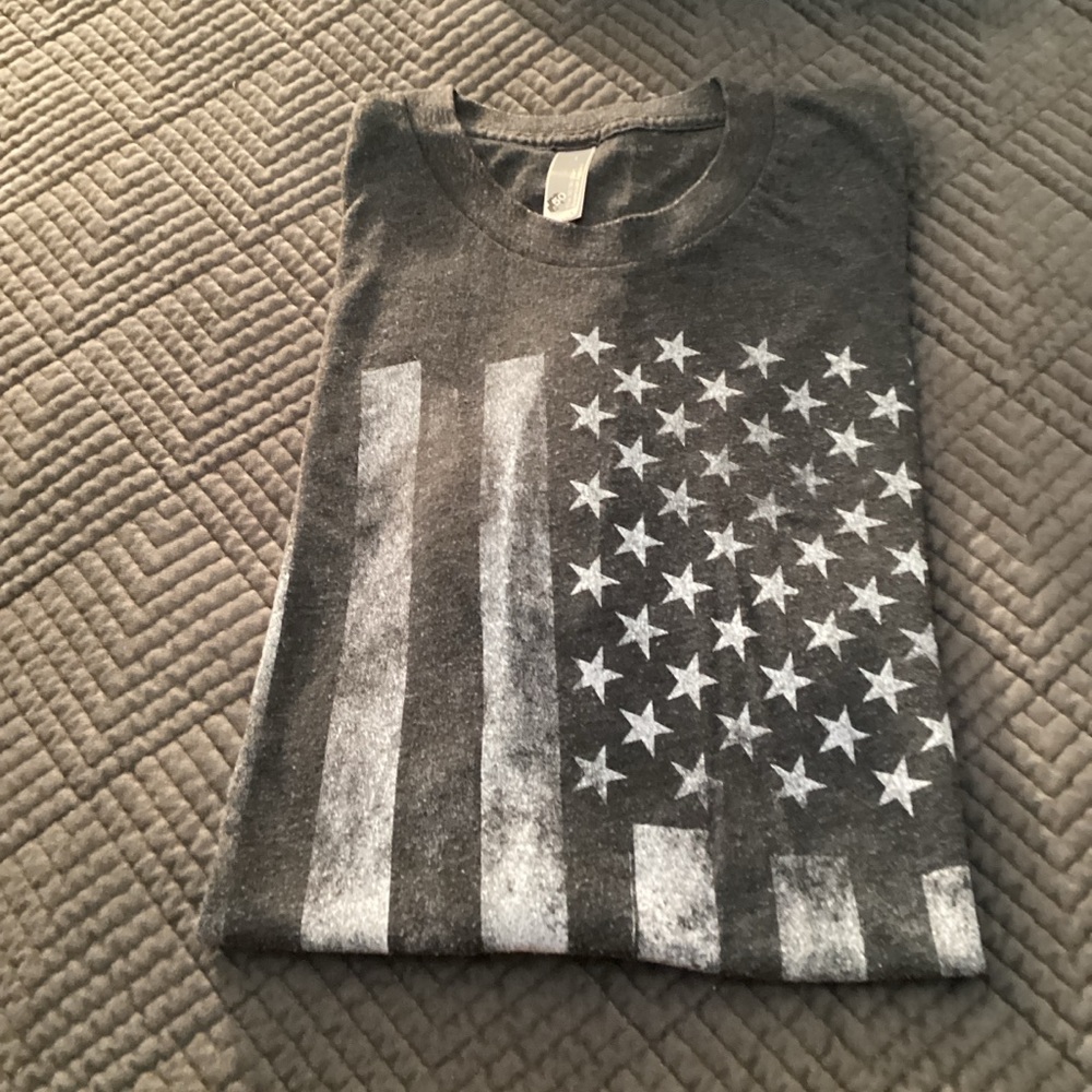Gray American Flag T-Shirt, size L. 366